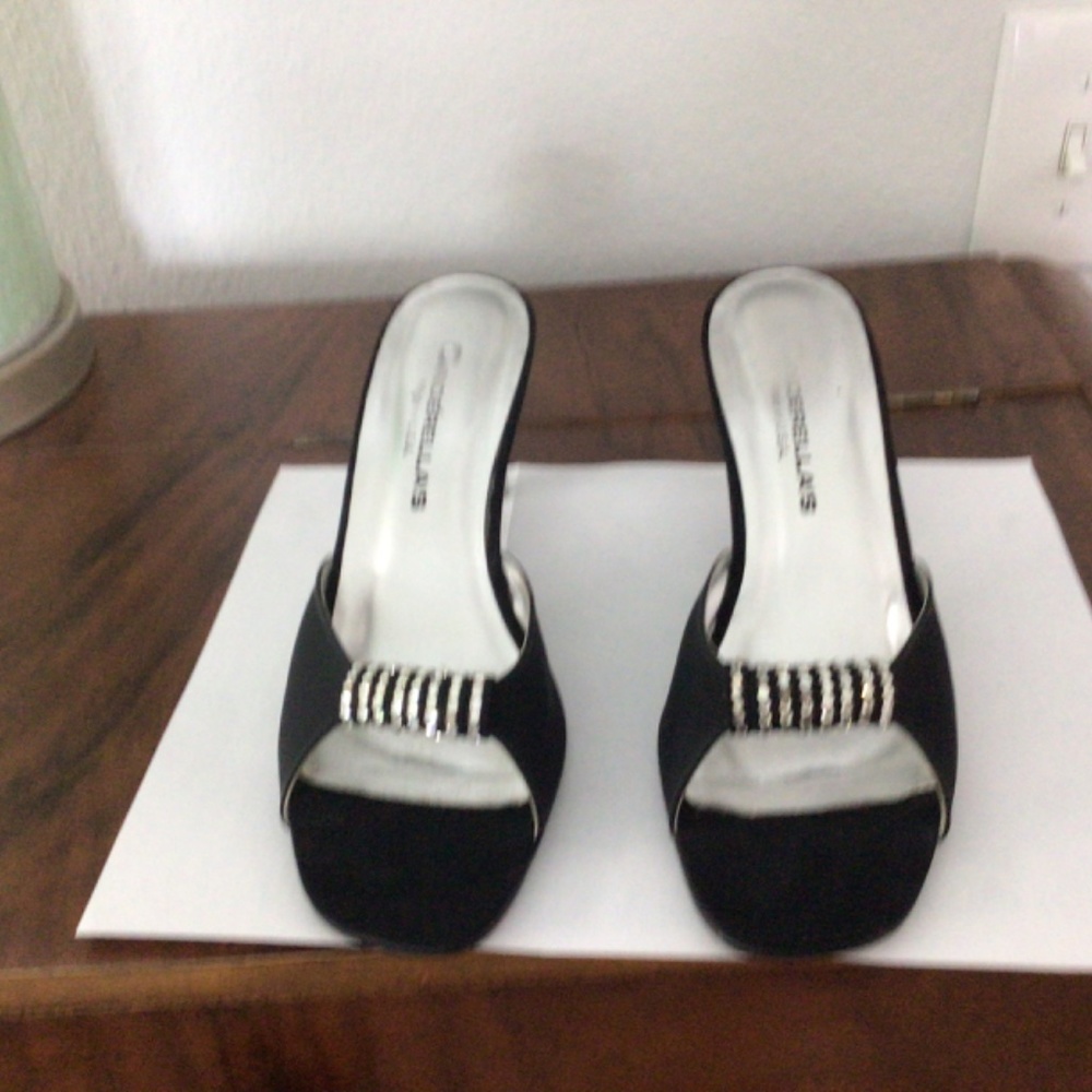 Peau de soie backless shoes with clear heels - Picture 2 of 5